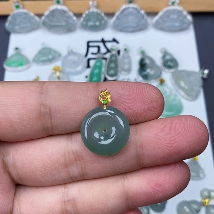 翡翠18K金镶嵌吊坠(赠链)平安扣