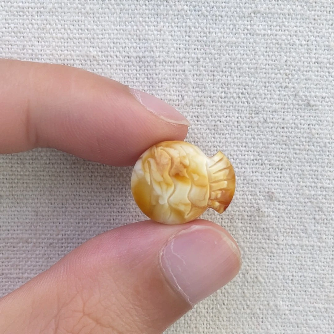 琥珀未镶嵌珠宝奇石鱼儿