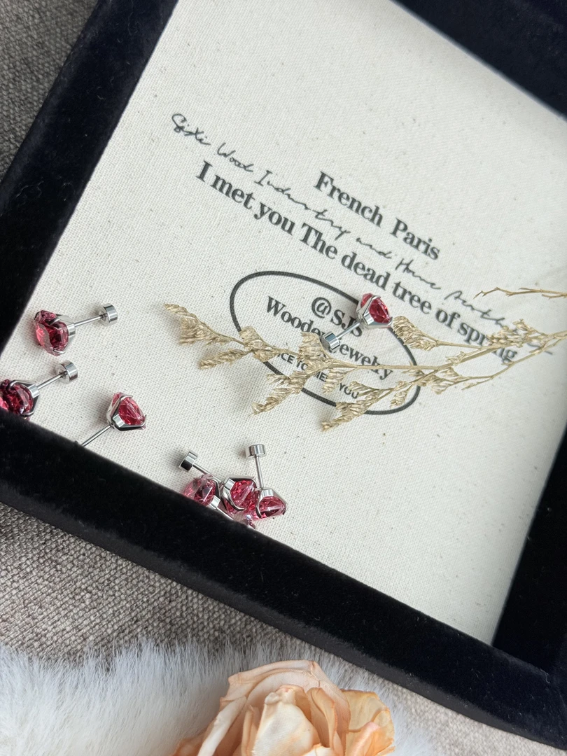 钛钢锆石耳饰 A241 红色夹心玫瑰切8mm耳骨钉耳钉耳蜗钉