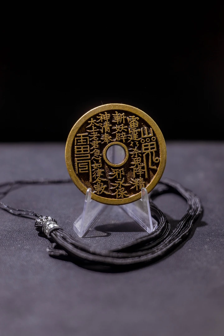 现代翻砂铜工艺品赣炉圆孔山花