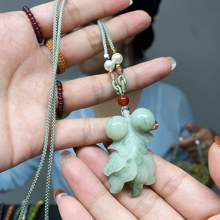 蛇纹石玉未镶嵌颈饰