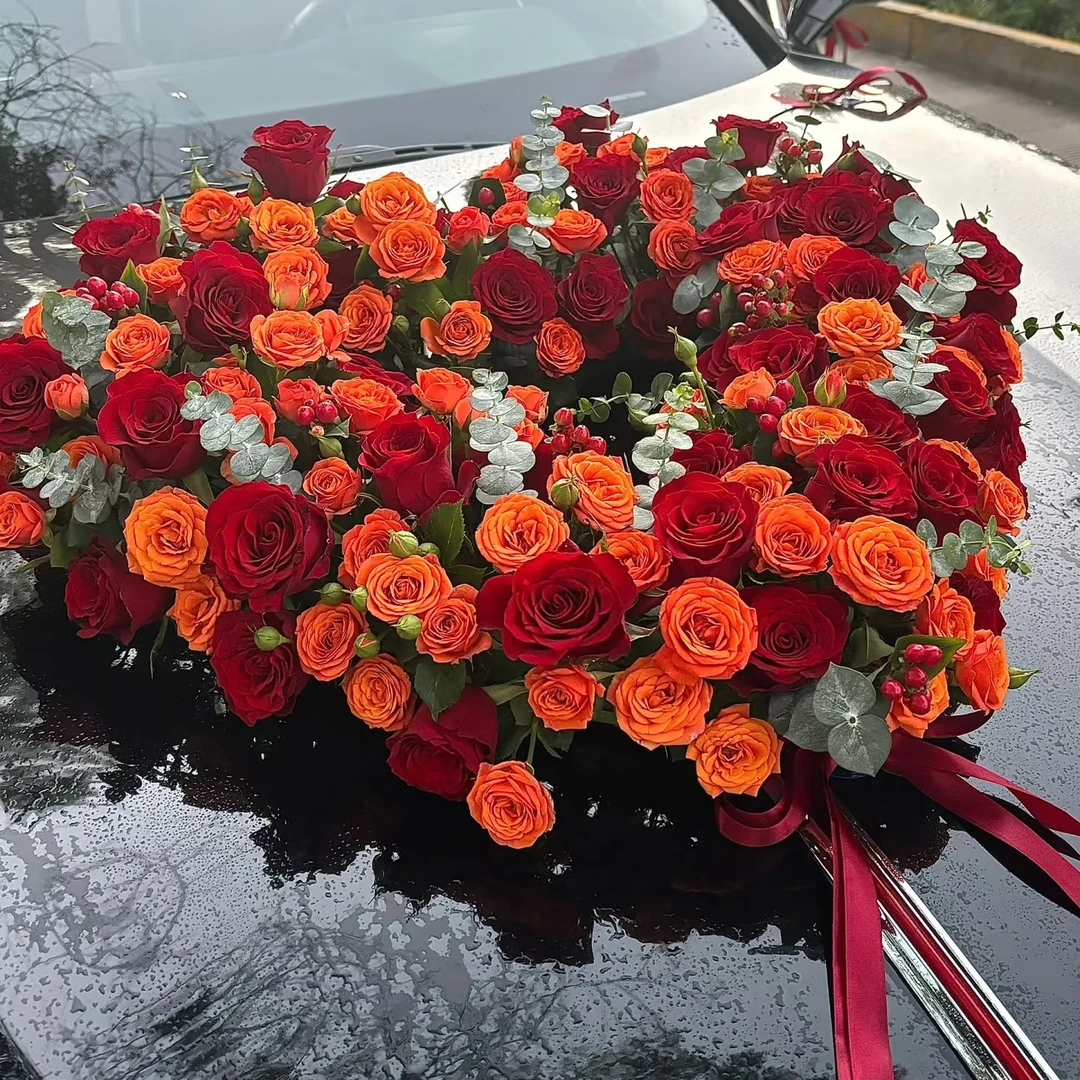 爱心形红玫瑰花车
