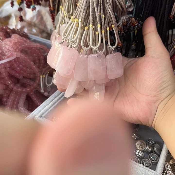 珠宝半成品合金芙蓉石粉水晶无事牌吊坠