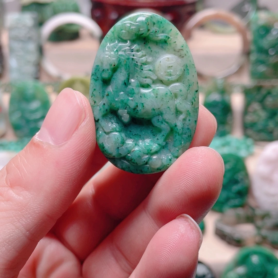 独山玉未镶嵌颈饰