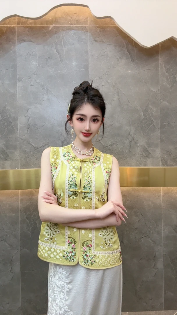 3624新国潮浮雕工艺万针刺绣马甲