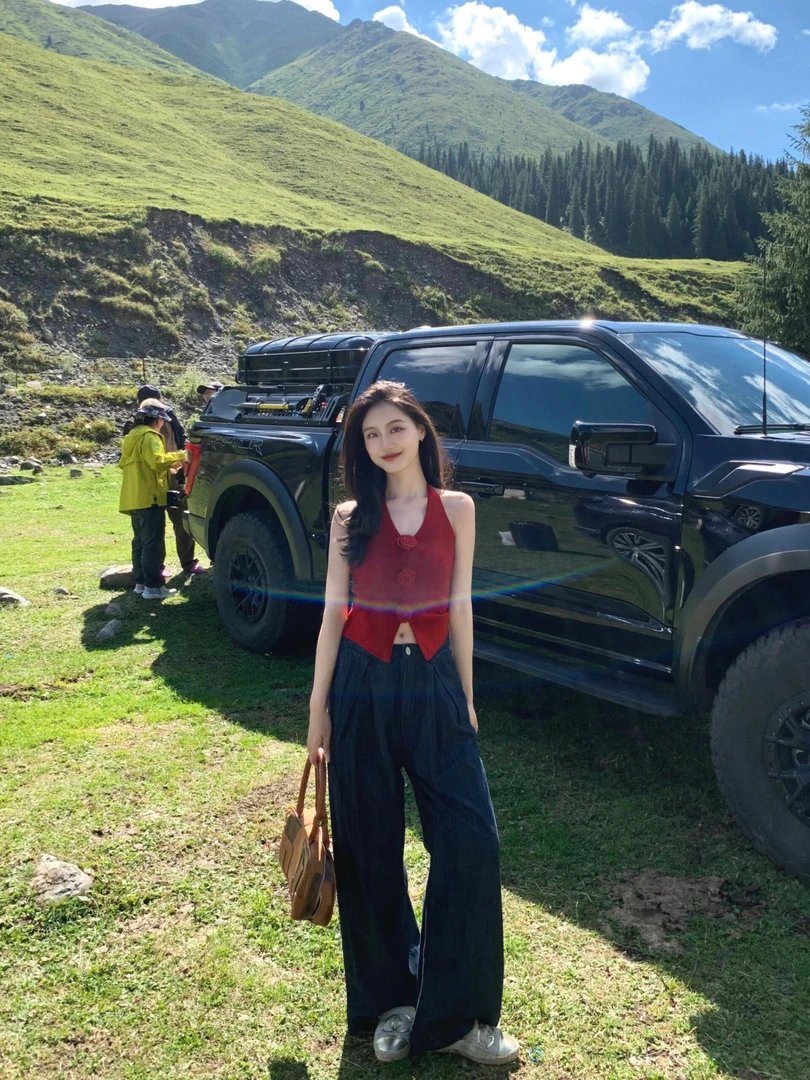 法式时尚气质针织开衫修身花朵挂脖背心夏季高腰显瘦牛仔阔腿裤女