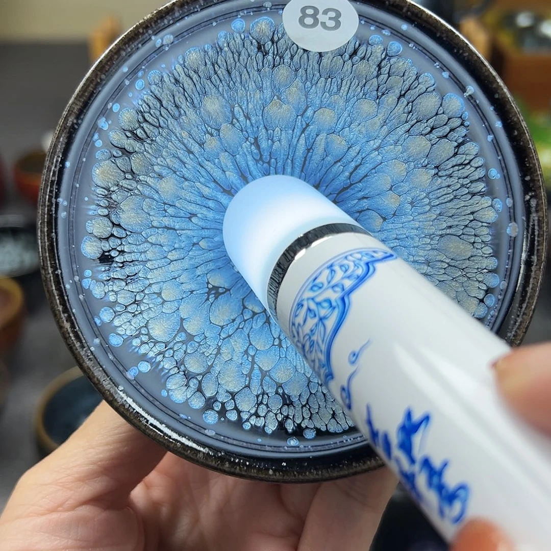 茶盏浮雕蓝有滴玉兰