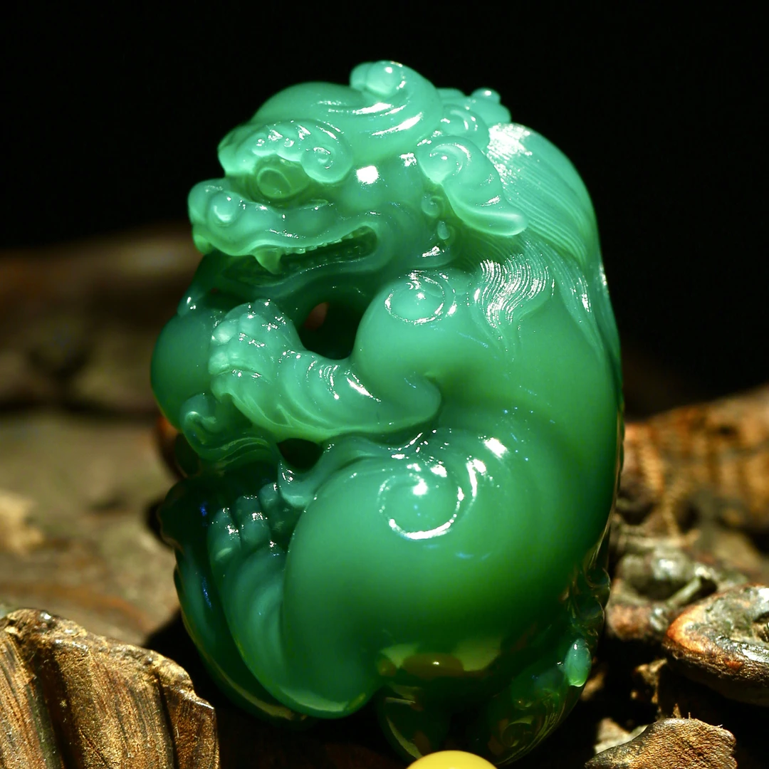 精品雅安绿精工雕刻手把件，古兽貔貅