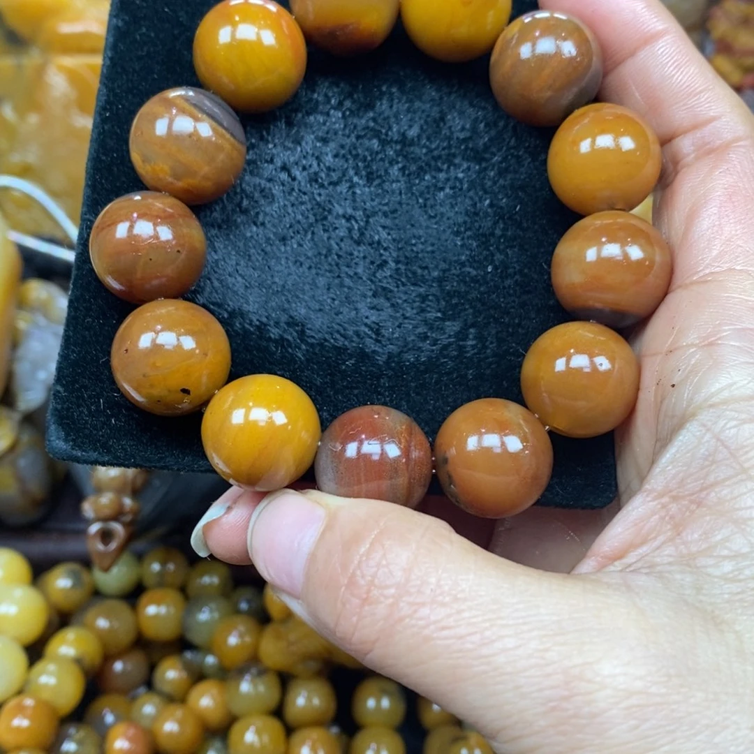 未镶嵌石英质玉（黄龙玉）颈饰