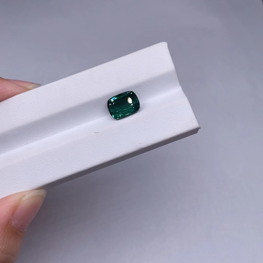 碧玺珠宝半成品未镶嵌拉贡3.98克拉，全净
