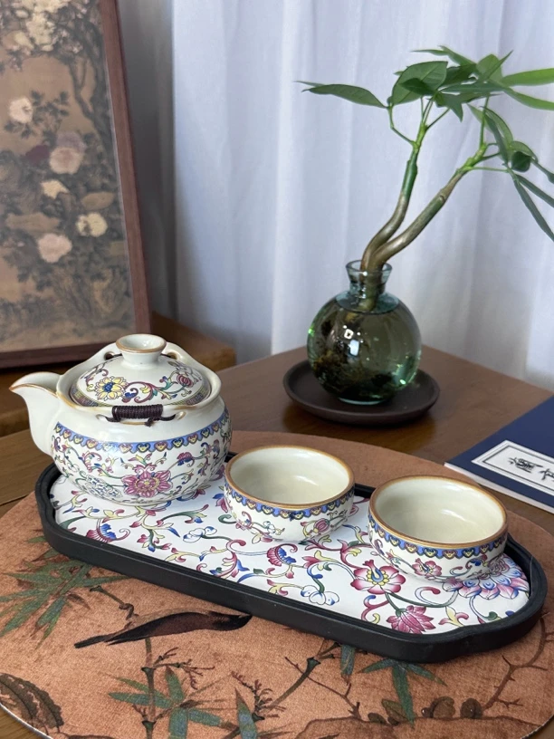 粉彩缠枝莲手抓壶便携旅行茶具