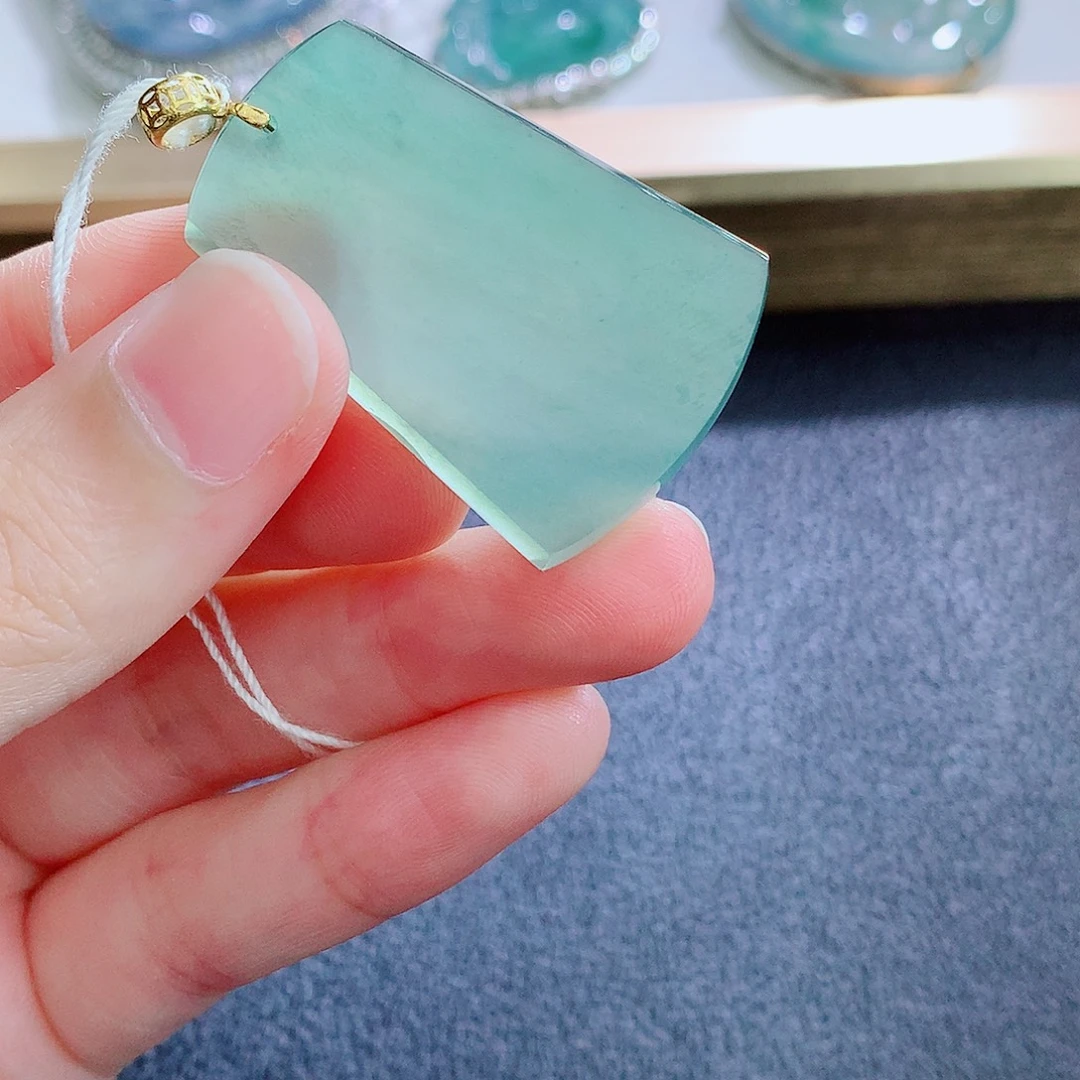 翡翠18K金镶嵌颈饰翡翠