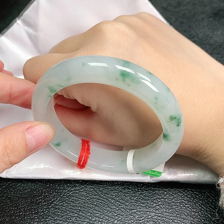 【闪购商品】翡翠手镯未镶嵌5556圈