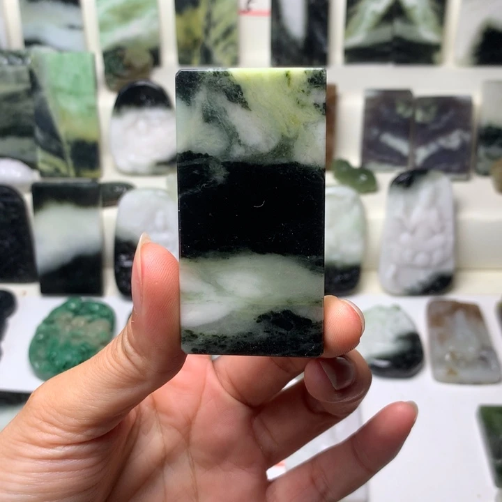 L***n独山玉未镶嵌颈饰