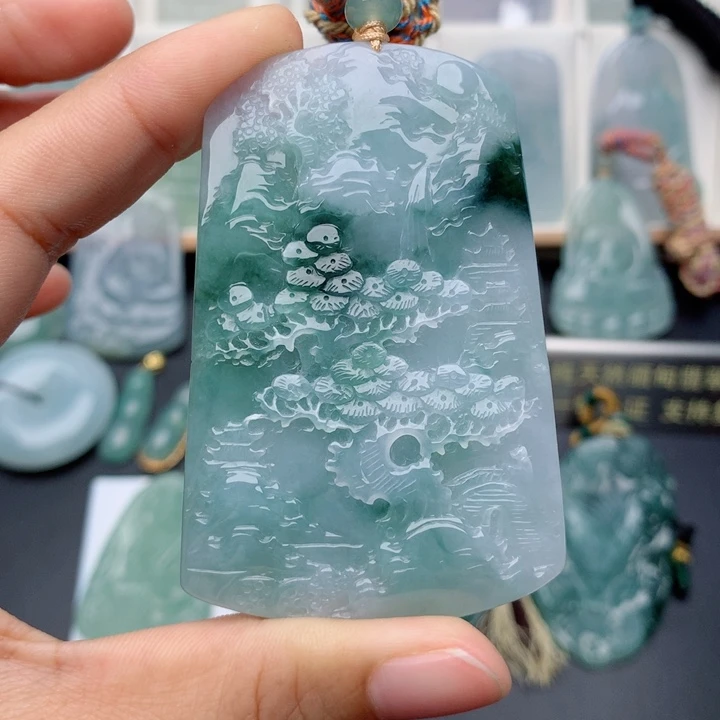 翡翠未镶嵌颈饰山水
