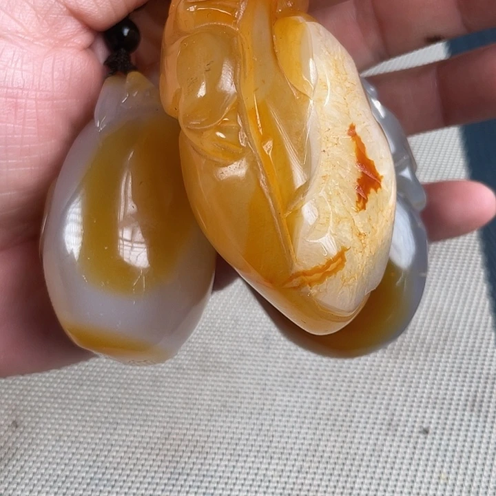 杨***姐足铂镶嵌玛瑙/玉髓珠宝奇石