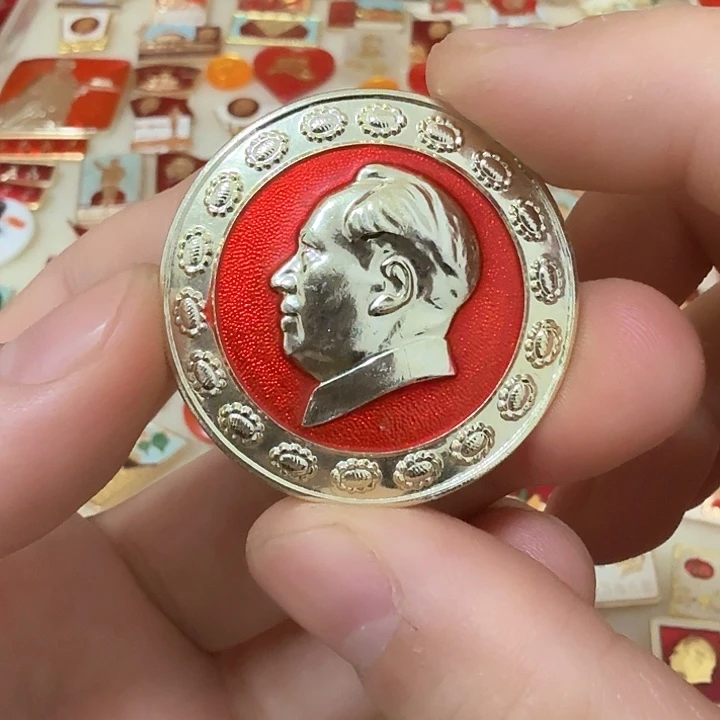 铝风*颂毛爷爷像章