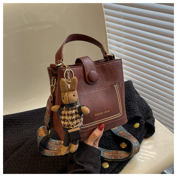 复古高级感包包女2025新款韩版时尚单肩斜挎包小众设计手提水桶包