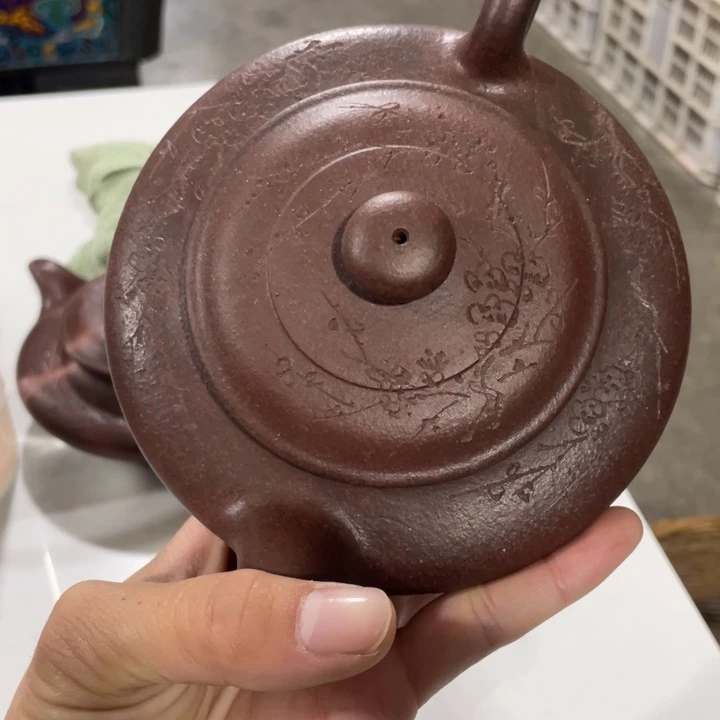 老厂紫砂壶一件。