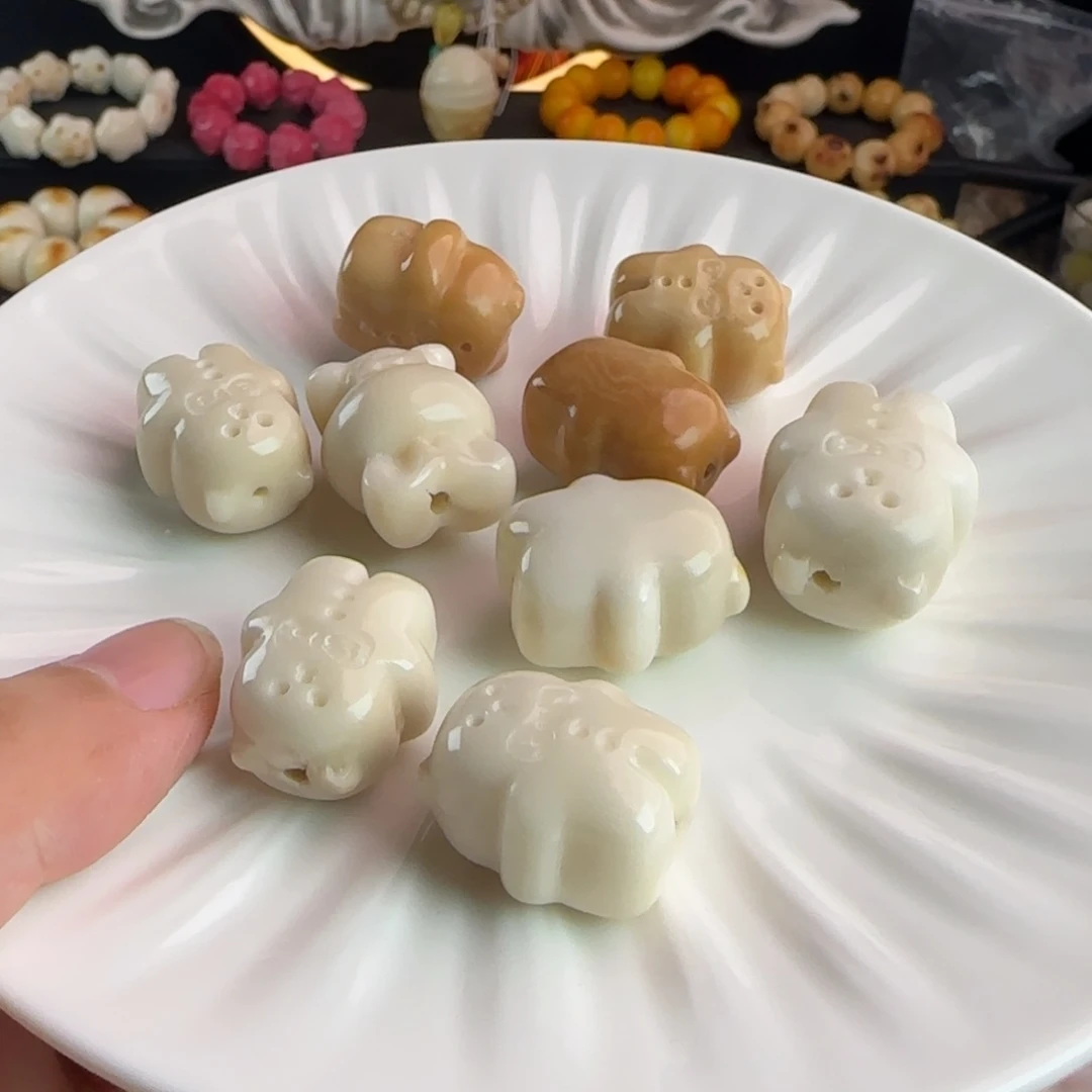 菩提根/象牙果手串瑕疵牙果小熊饼8颗兔子1个面裂