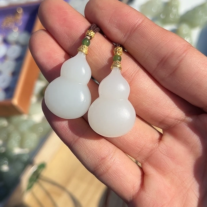 和田玉未镶嵌颈饰且末一级白葫芦多样性拍一发一