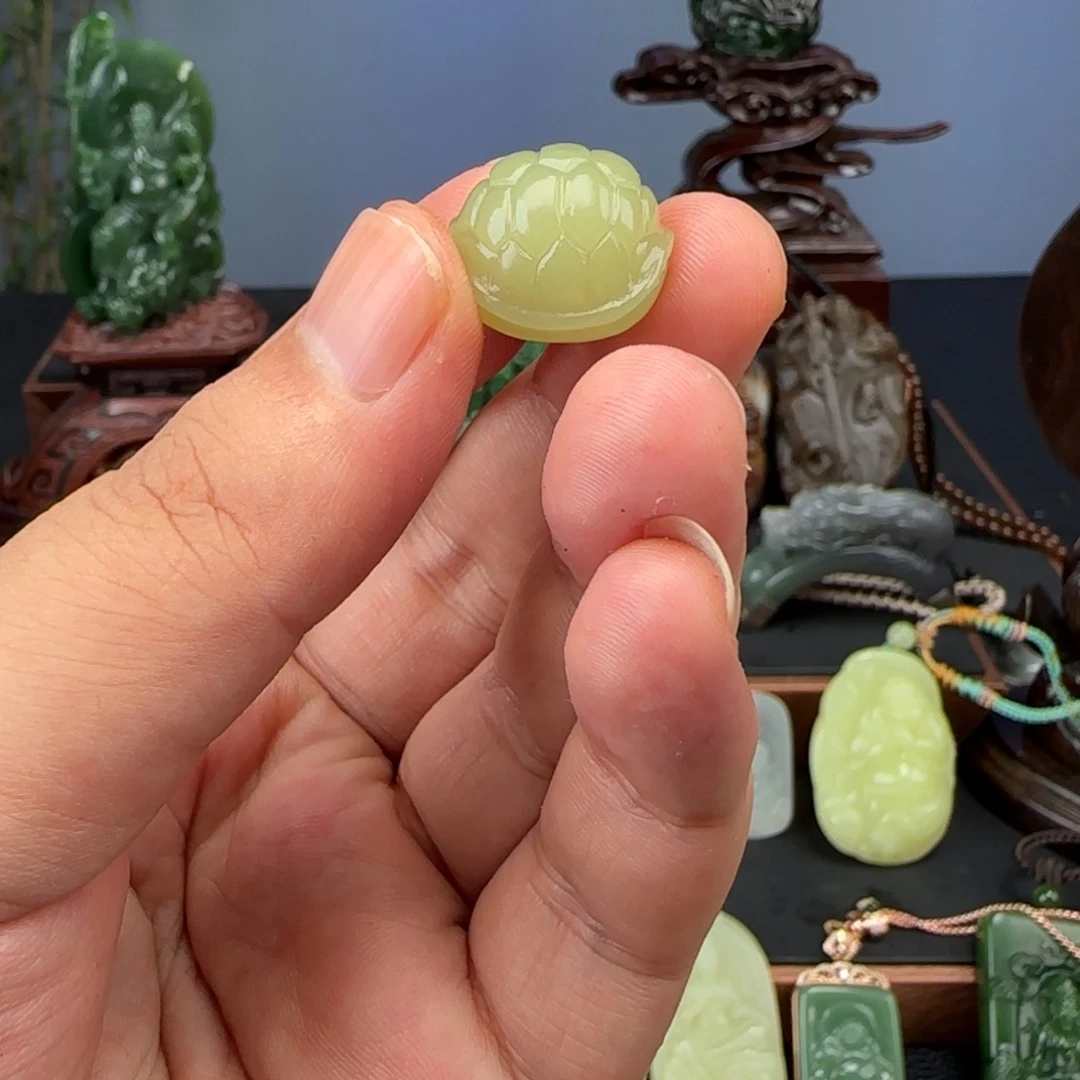 甜***果和田玉未镶嵌颈饰