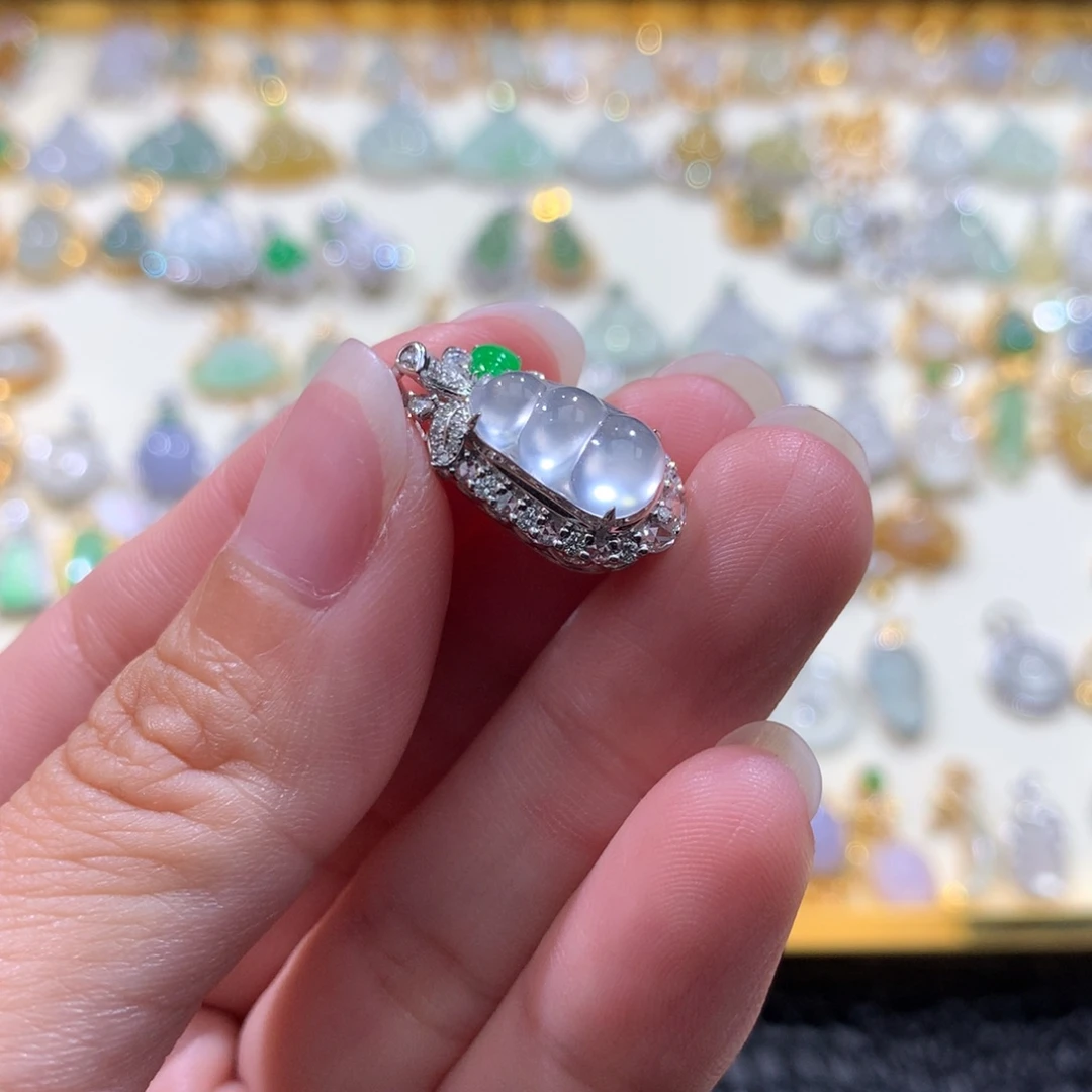 ****呀翡翠18K金镶嵌颈饰翡翠