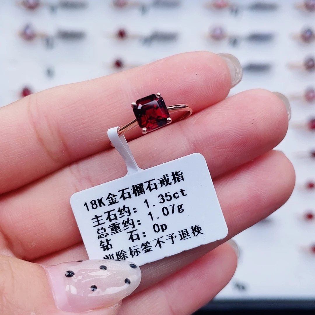 戒指18K金镶嵌石榴石
