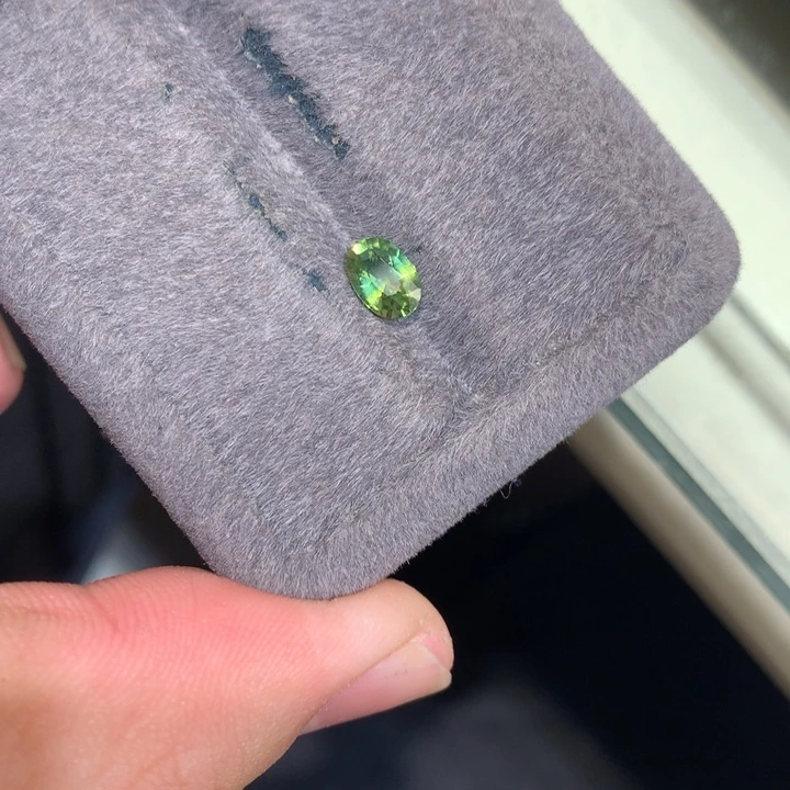 蓝宝石裸石未镶嵌1克拉