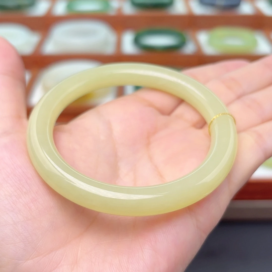 【闪购商品】未镶嵌手镯和田玉