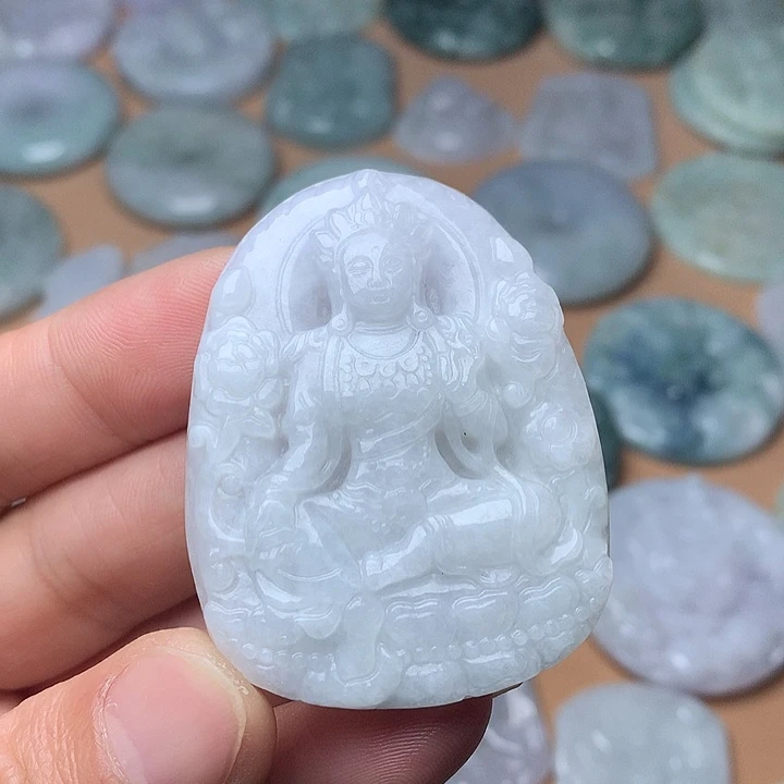 翡翠未镶嵌颈饰度母