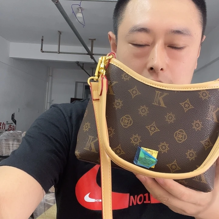 蚕丝水牛皮（革）PVC小牛皮（革）牛皮（革）