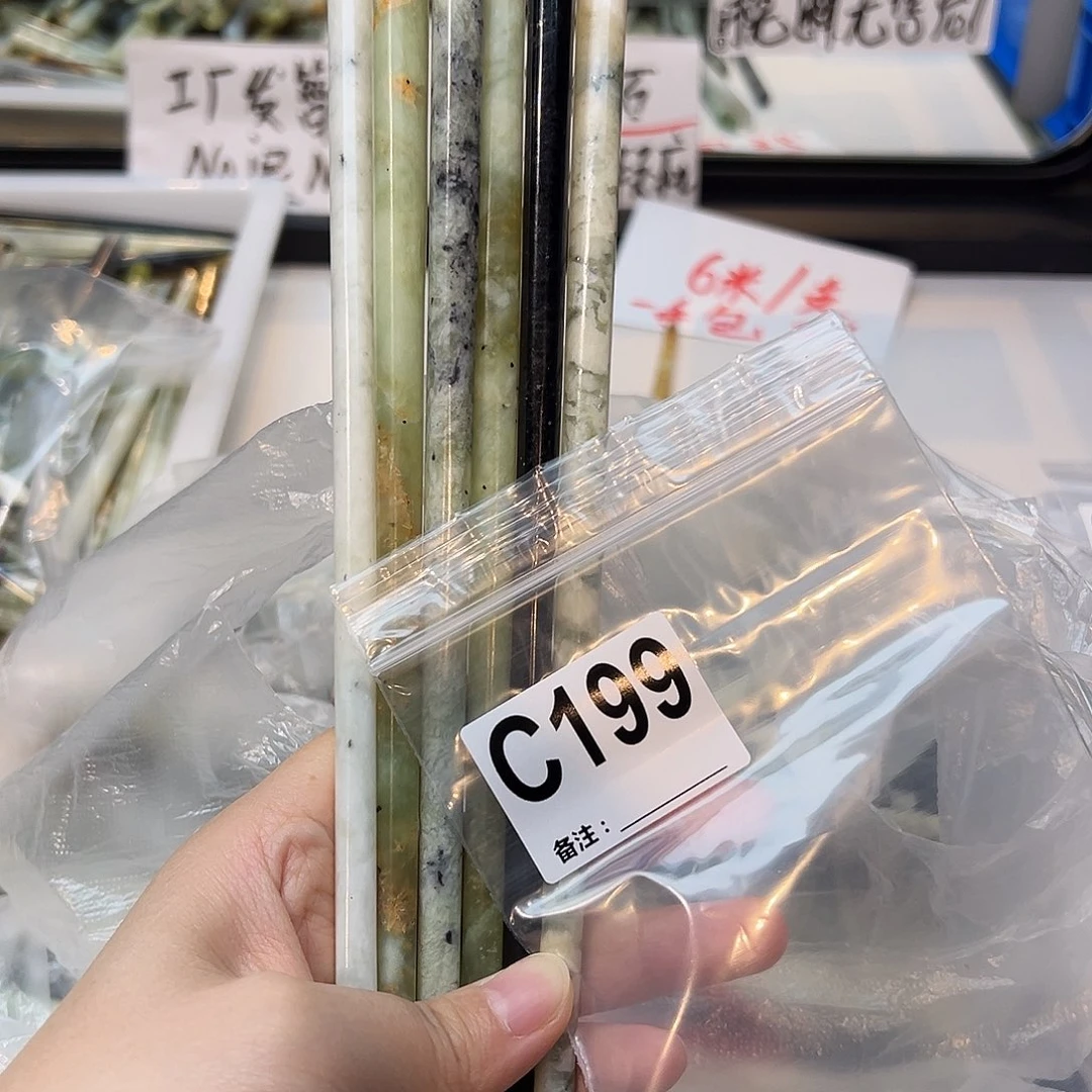 昀***儿未镶嵌蛇纹石玉发饰