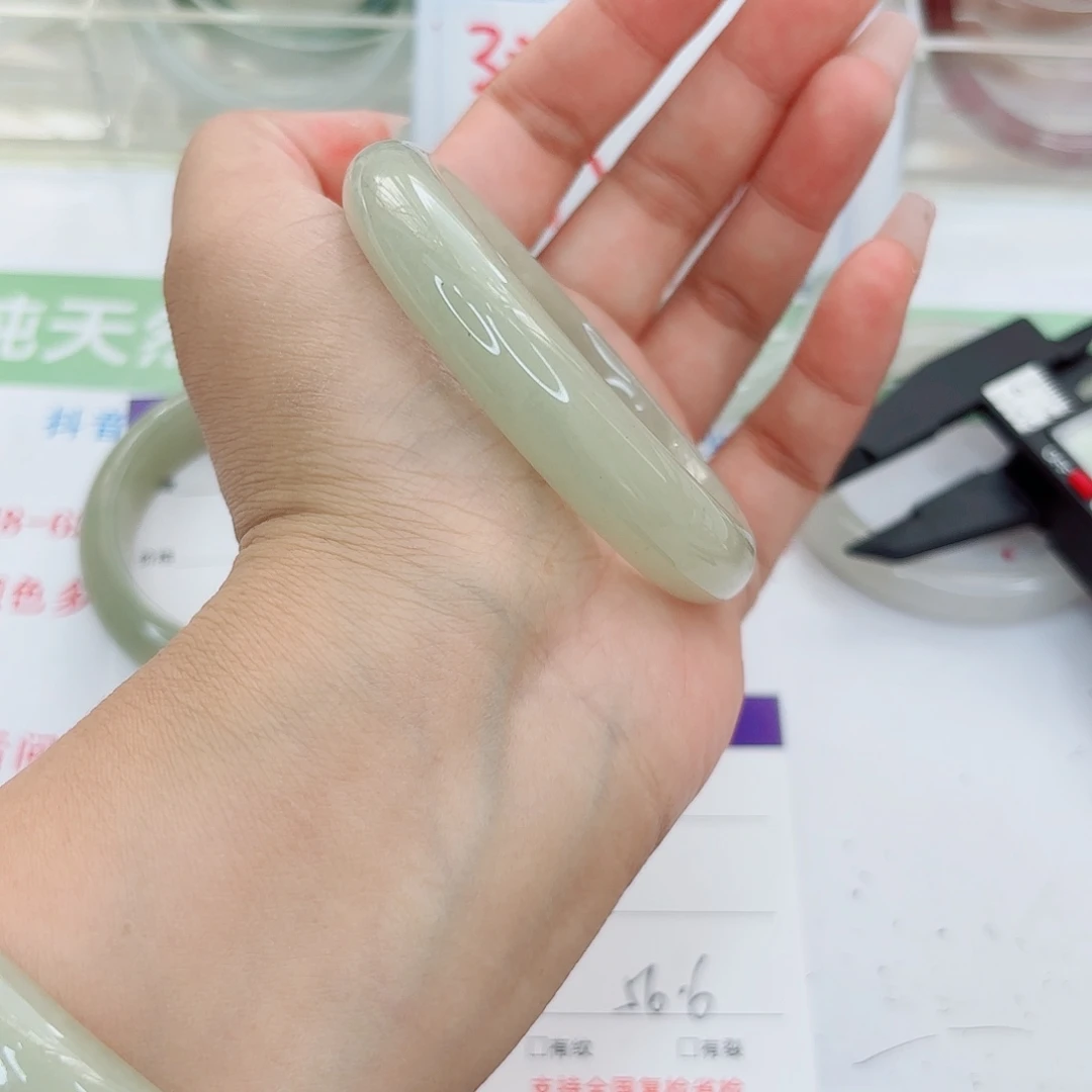 石英质玉未镶嵌手镯70/5657