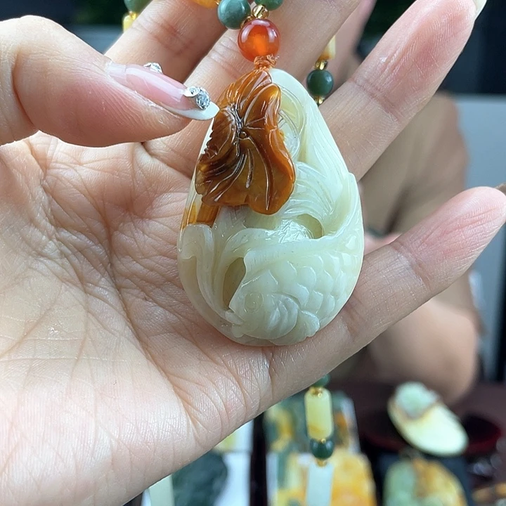 蛇纹石玉颈饰未镶嵌