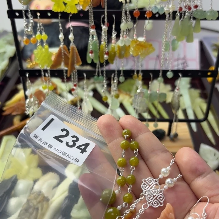 男***人蛇纹石玉合金发饰