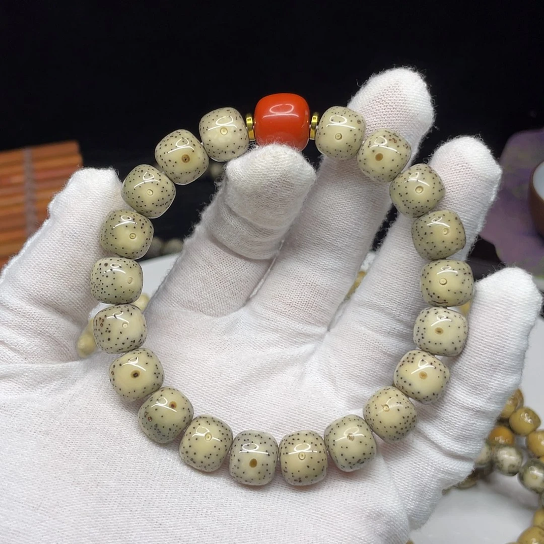 星月菩提吊坠109。11/10骨瓷白黄金瞳