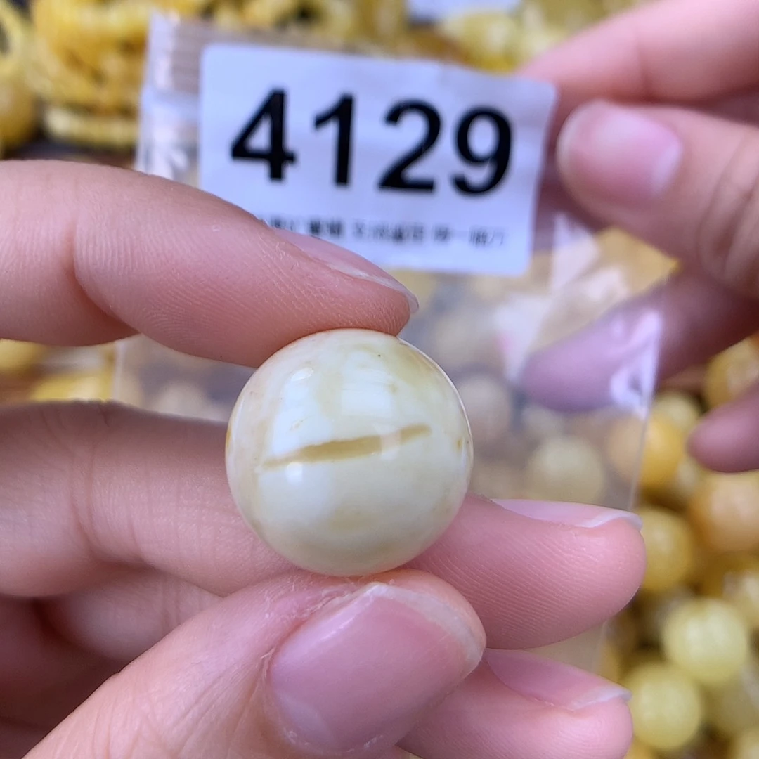 未镶嵌琥珀珠宝奇石18.6