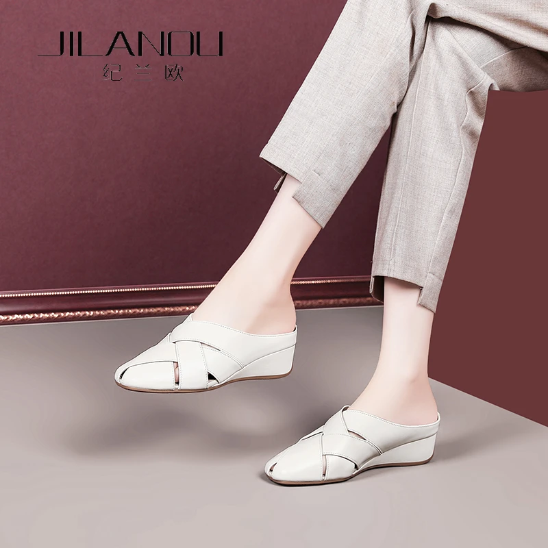 真皮包头凉拖鞋女外穿2025夏季新款时尚休闲妈妈半拖坡跟软底女鞋