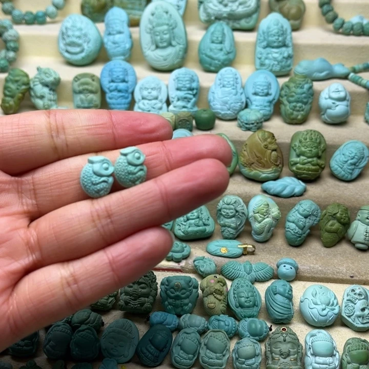 绿松石未镶嵌颈饰