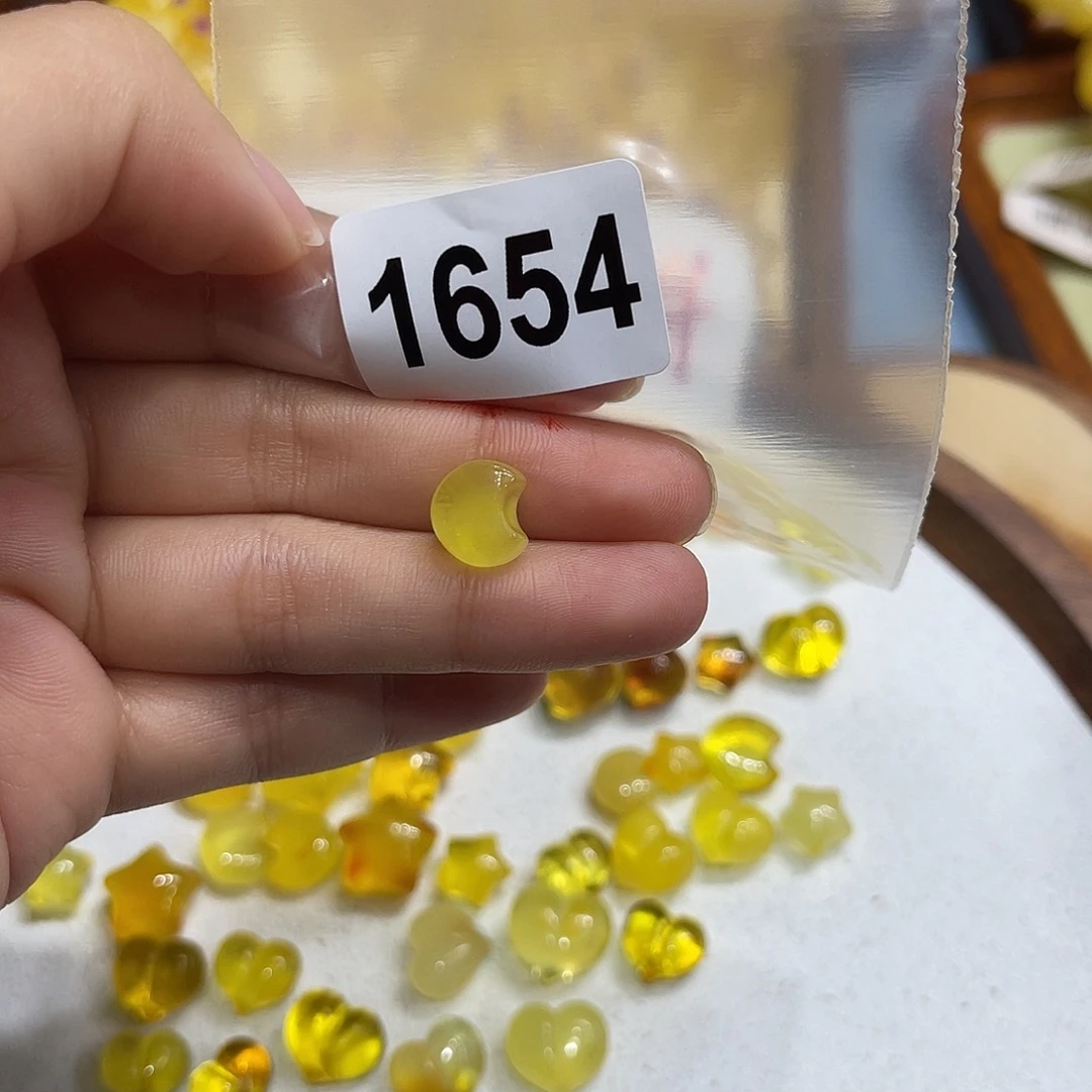 大***鱼琥珀未镶嵌珠宝奇石