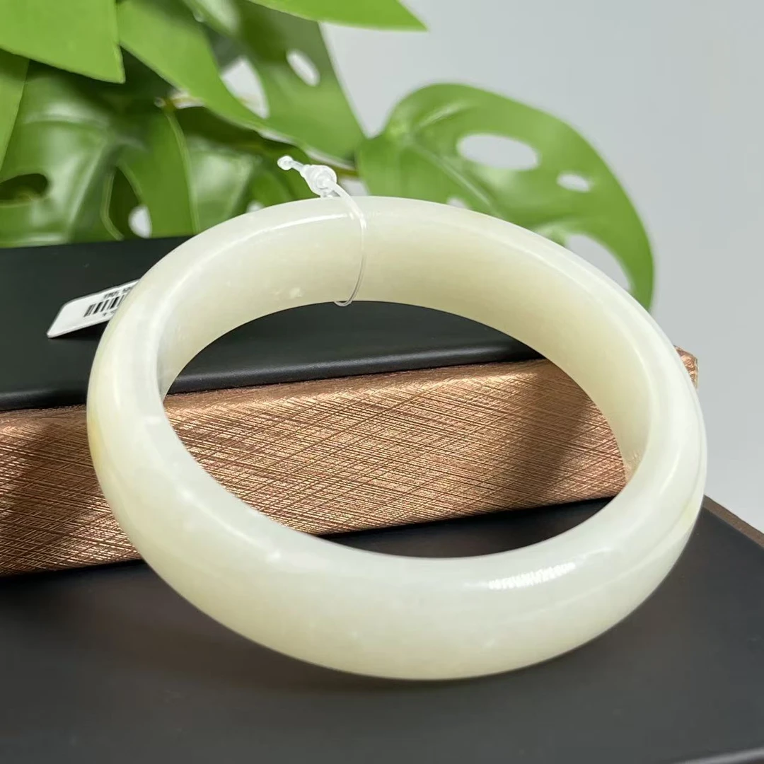 新疆和田玉且末金山微色差手镯56mM