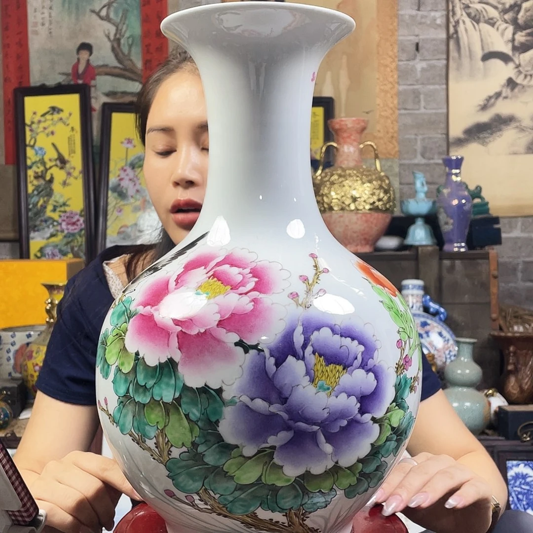 摆件景德镇陶瓷。