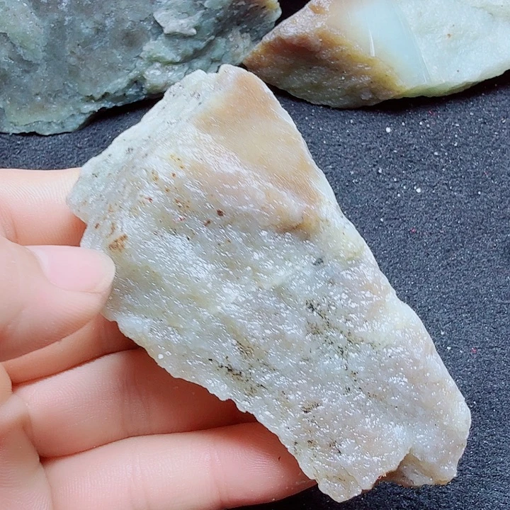 未镶嵌和田玉（糖玉）珠宝半成品
