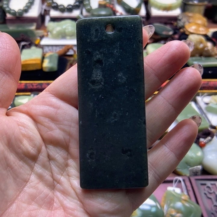 未镶嵌岫岩老玉（透闪石质玉）把件