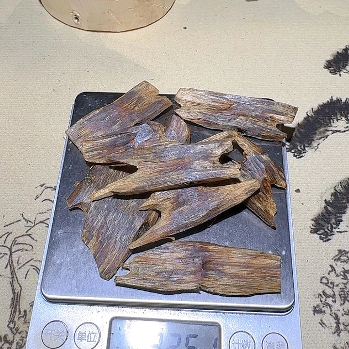 沉香碎屑沉香陆河高油块料32克