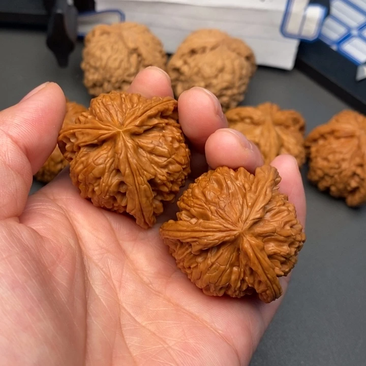 文玩核桃吊坠过**帆核桃