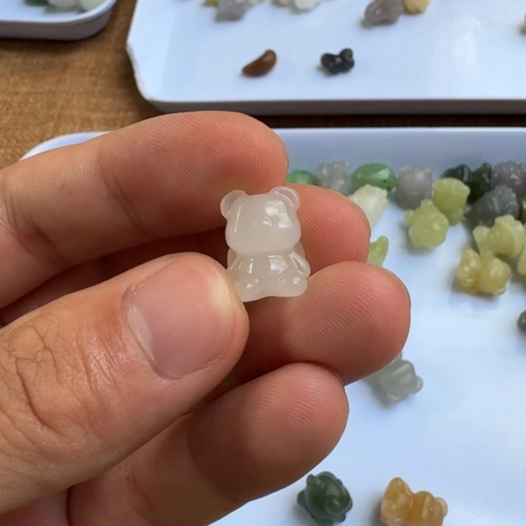 芊***芊颈饰未镶嵌和田玉