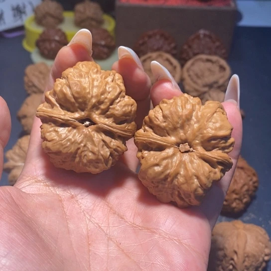 V***z文玩核桃把件文玩蛤蟆头边39肚44