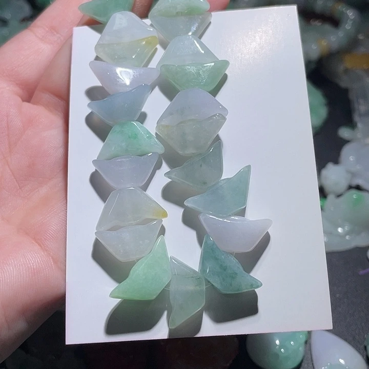 颈饰未镶嵌翡翠天